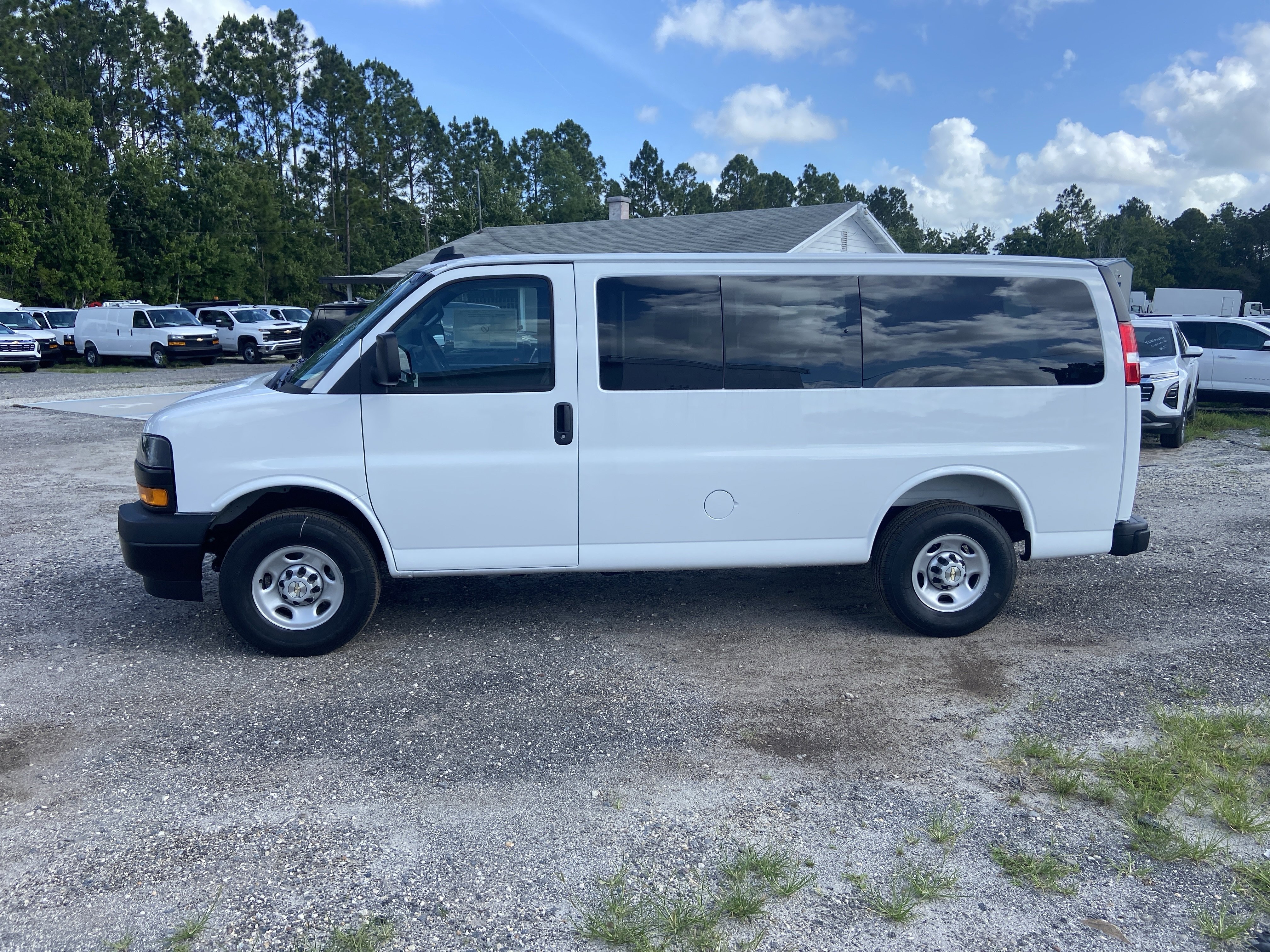 2026 Chevrolet Express 3500 LS's photo