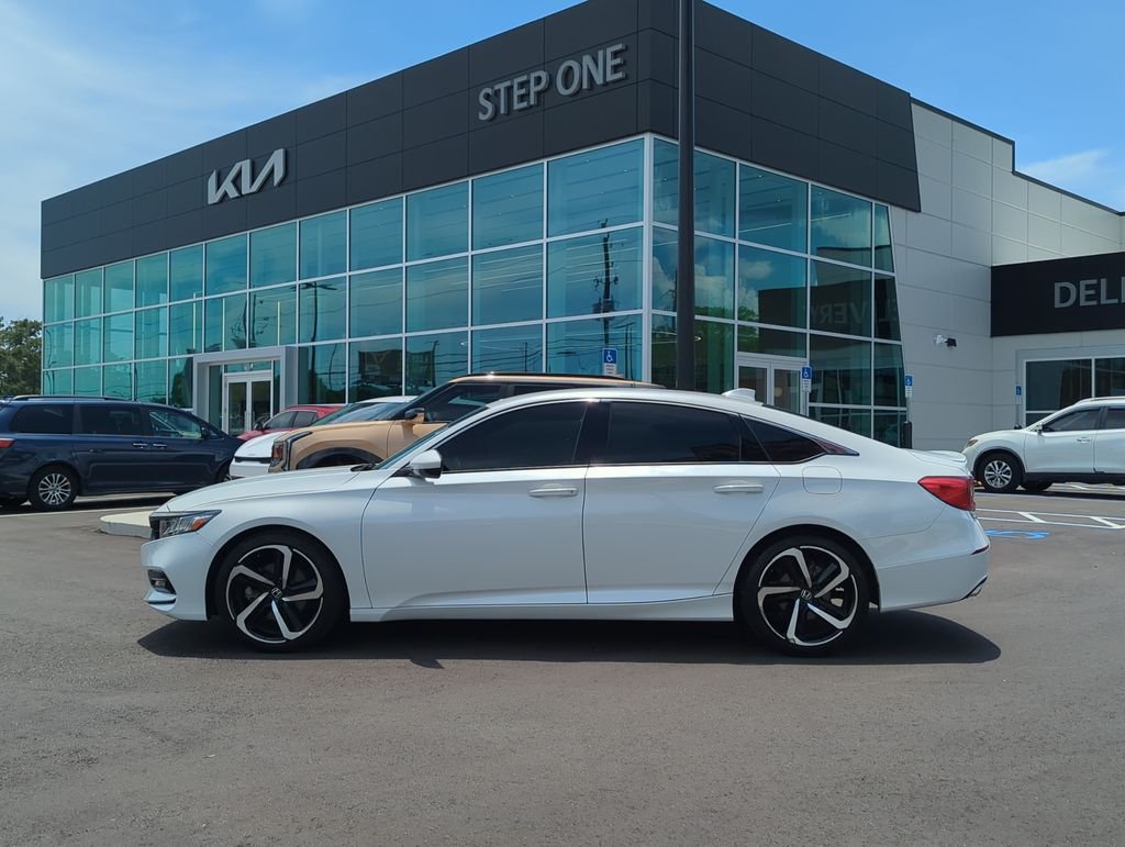 Used 2018  Honda Sport image 4