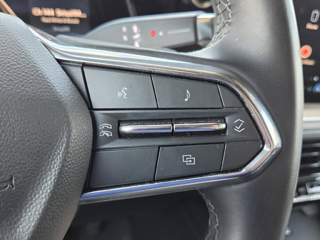 Used 2025 Black Chevrolet Z71 image 18