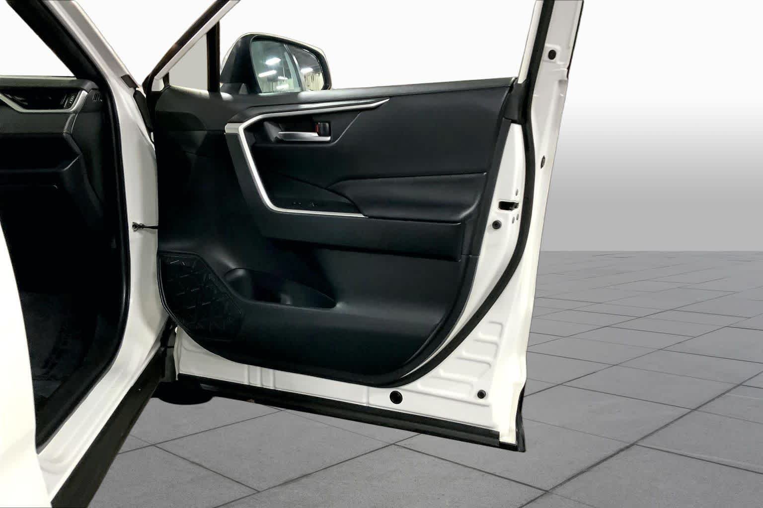Used 2023 Ice Cap Toyota SE image 23