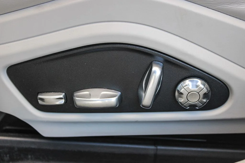 Used 2018  Porsche 4 image 20