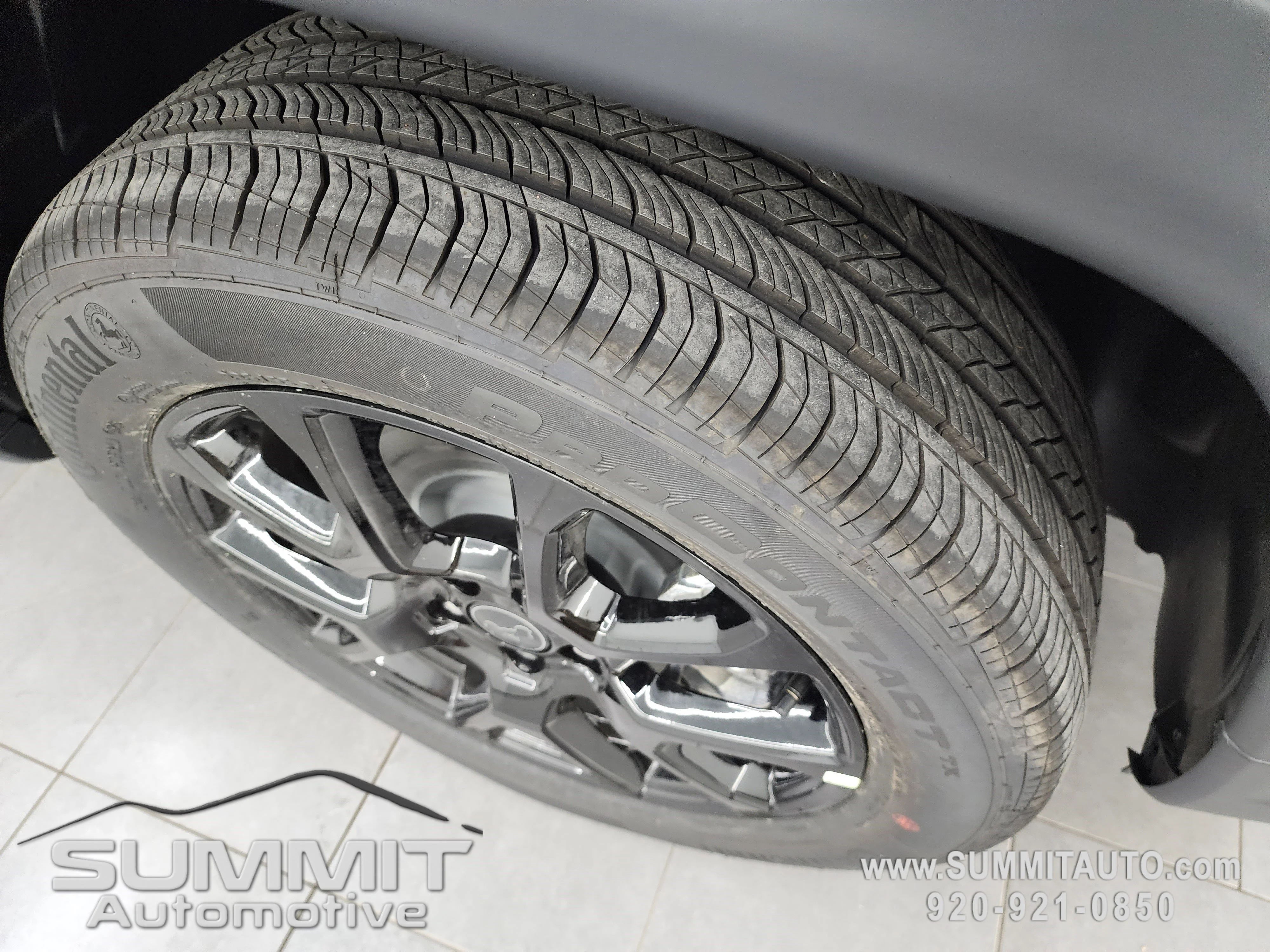 New 2026 Bright White Clearcoat Jeep Latitude image 3