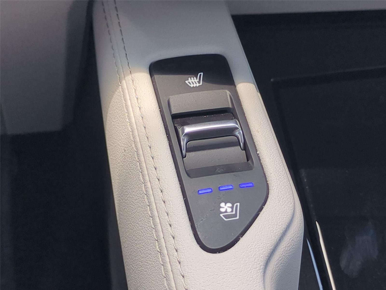 Used 2025 Midnight Lake Blue Kia EX image 29