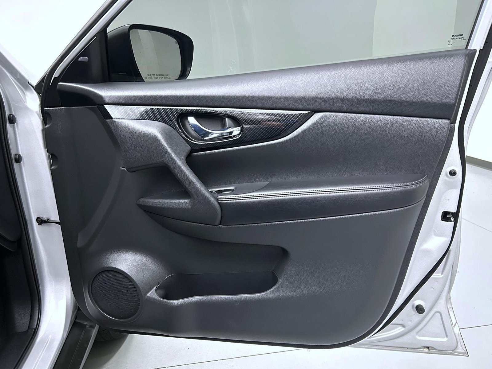 Used 2018 Brilliant Silver Nissan SL image 16