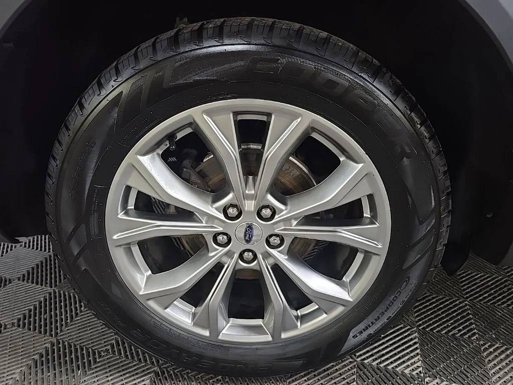 Used 2020 Black Ford XLT image 14