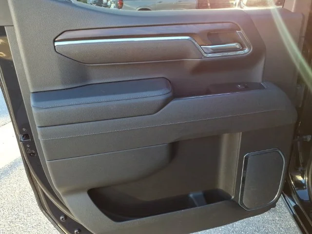 Used 2025 Onyx Black GMC SLT image 14