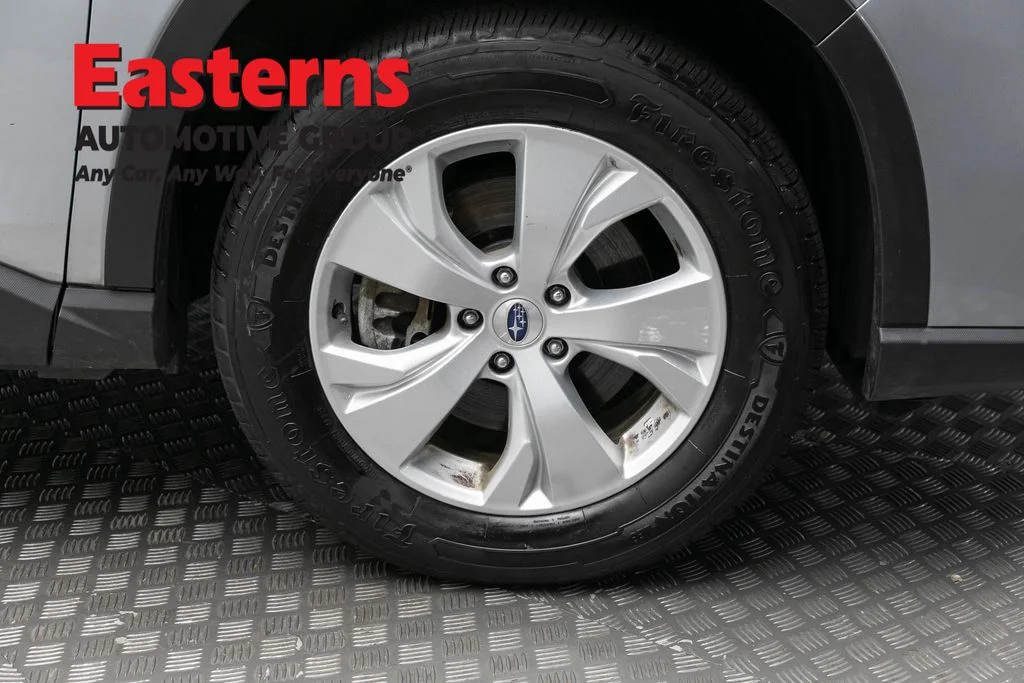 Used 2022 Silver Subaru Base image 29