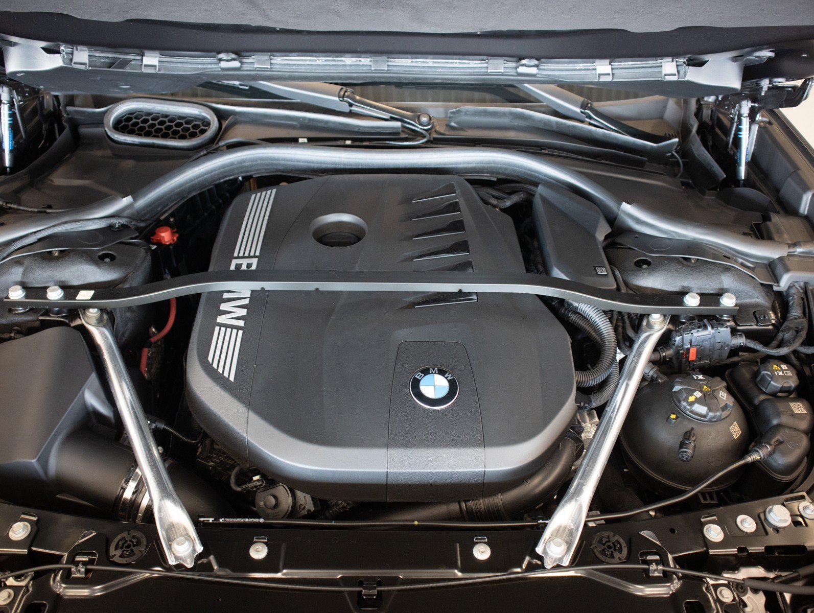 Used 2025 Frozen Deep Grey BMW 740i image 3