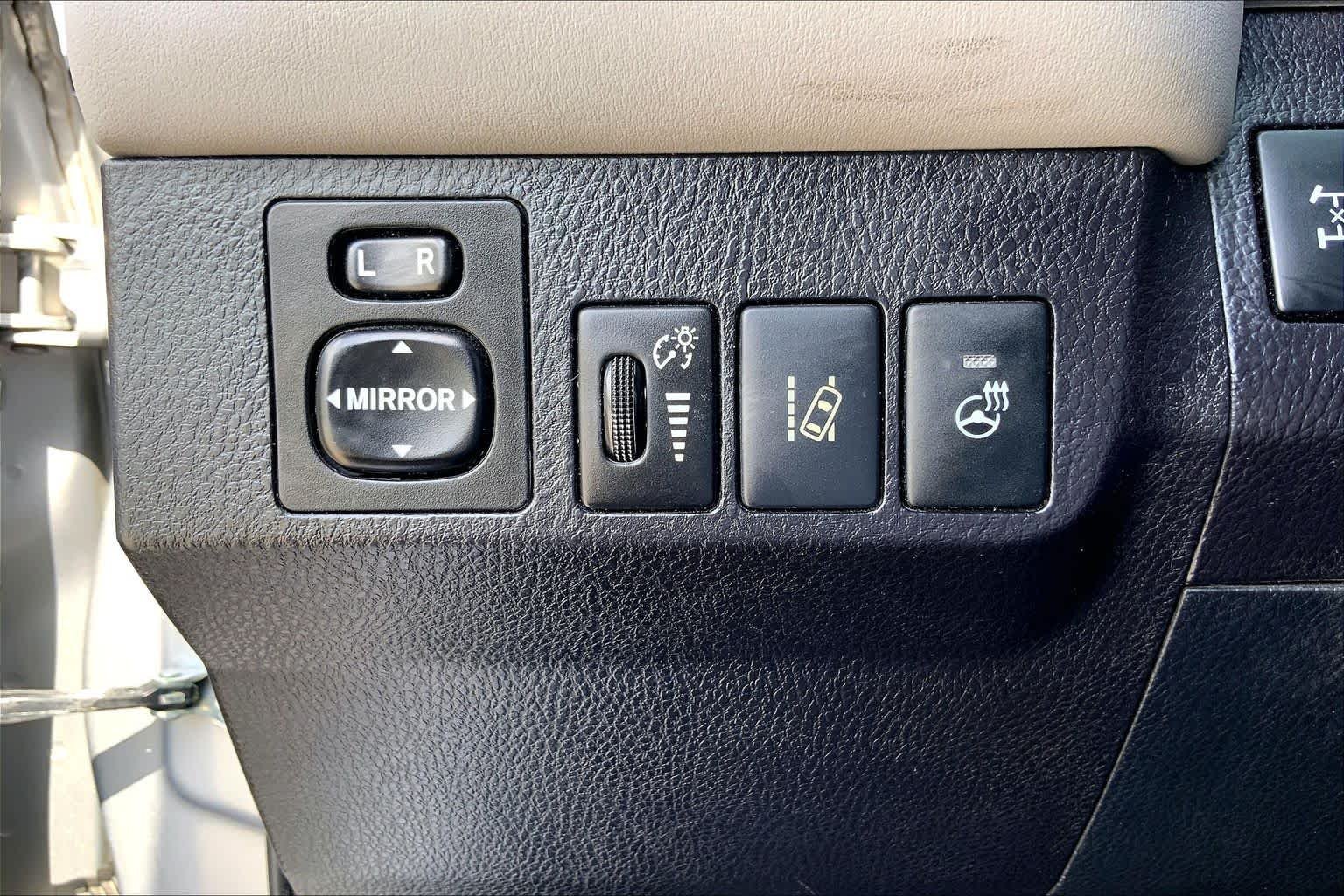 Used 2017 Silver Sky Metallic Toyota Platinum image 33