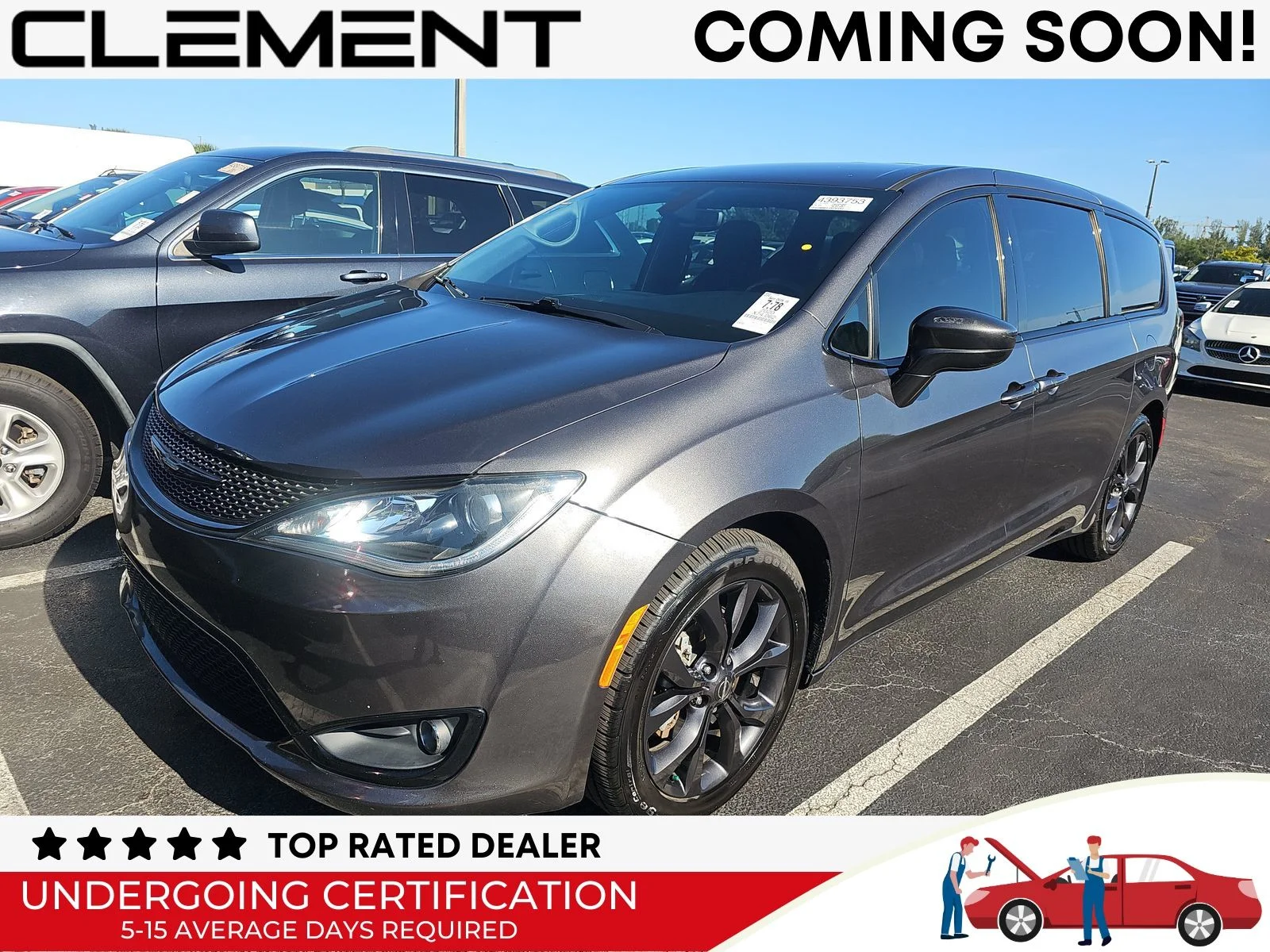 2020 Chrysler Pacifica Touring's photo