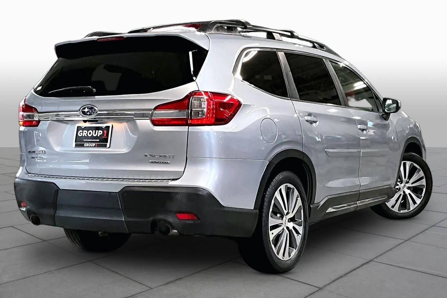 Used 2019 Ice Silver Metallic Subaru Limited image 12