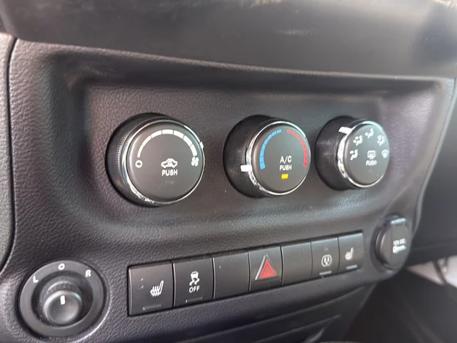 Used 2017 White Jeep Unlimited Sahara image 21