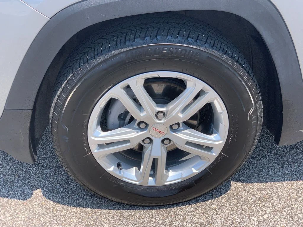 Used 2024 Silver GMC SLE image 31