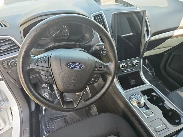 Used 2022 White Ford SE image 18