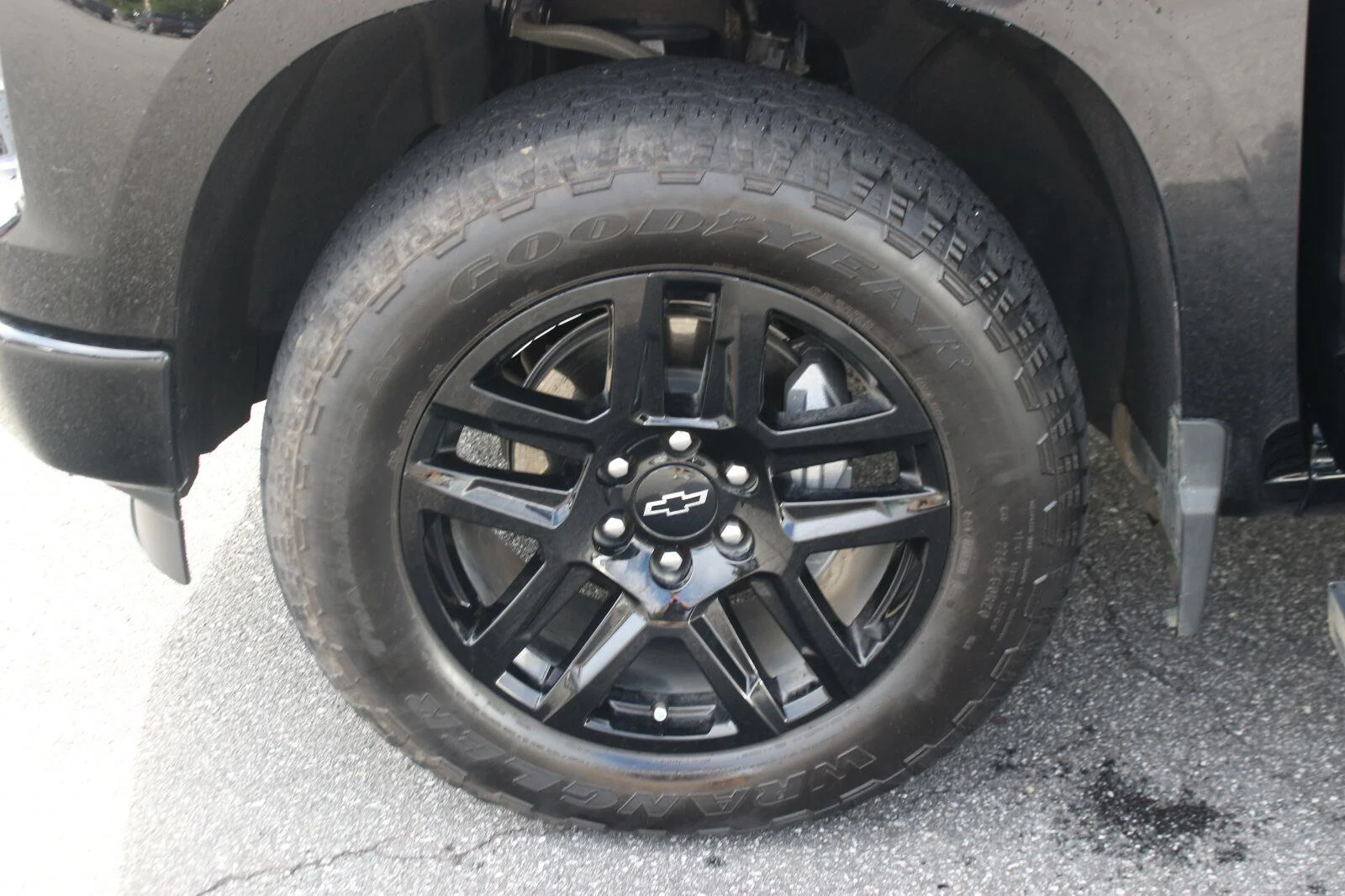 Used 2024 Black Chevrolet High Country image 42