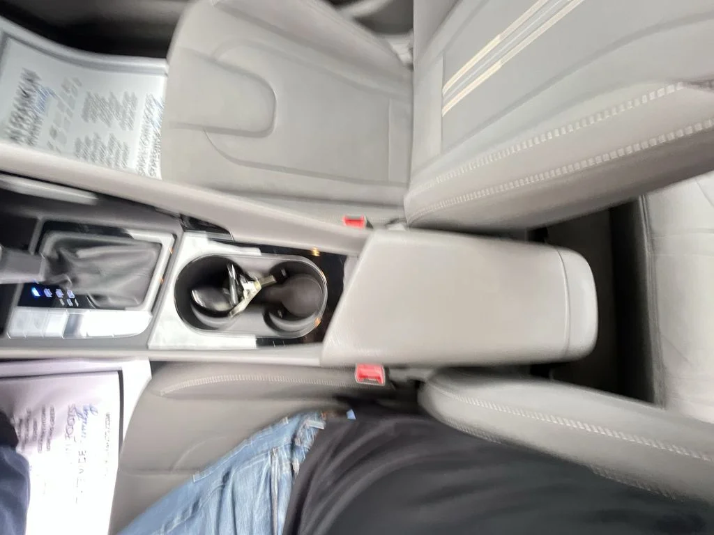 Used 2025 Silver Hyundai SEL Convenience image 21