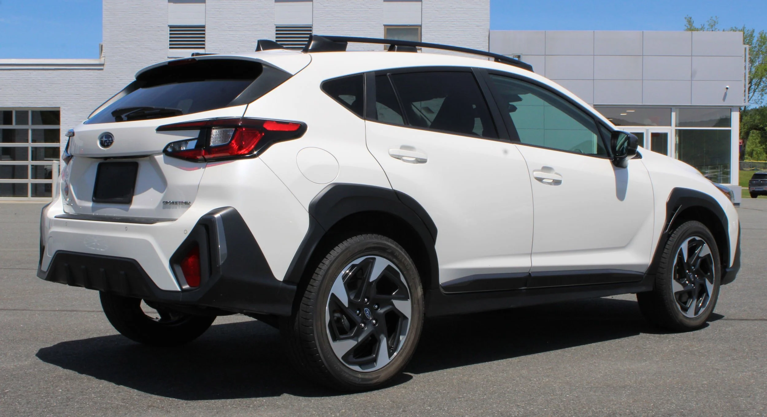 Used 2024 Crystal White Pearl Subaru Limited image 12