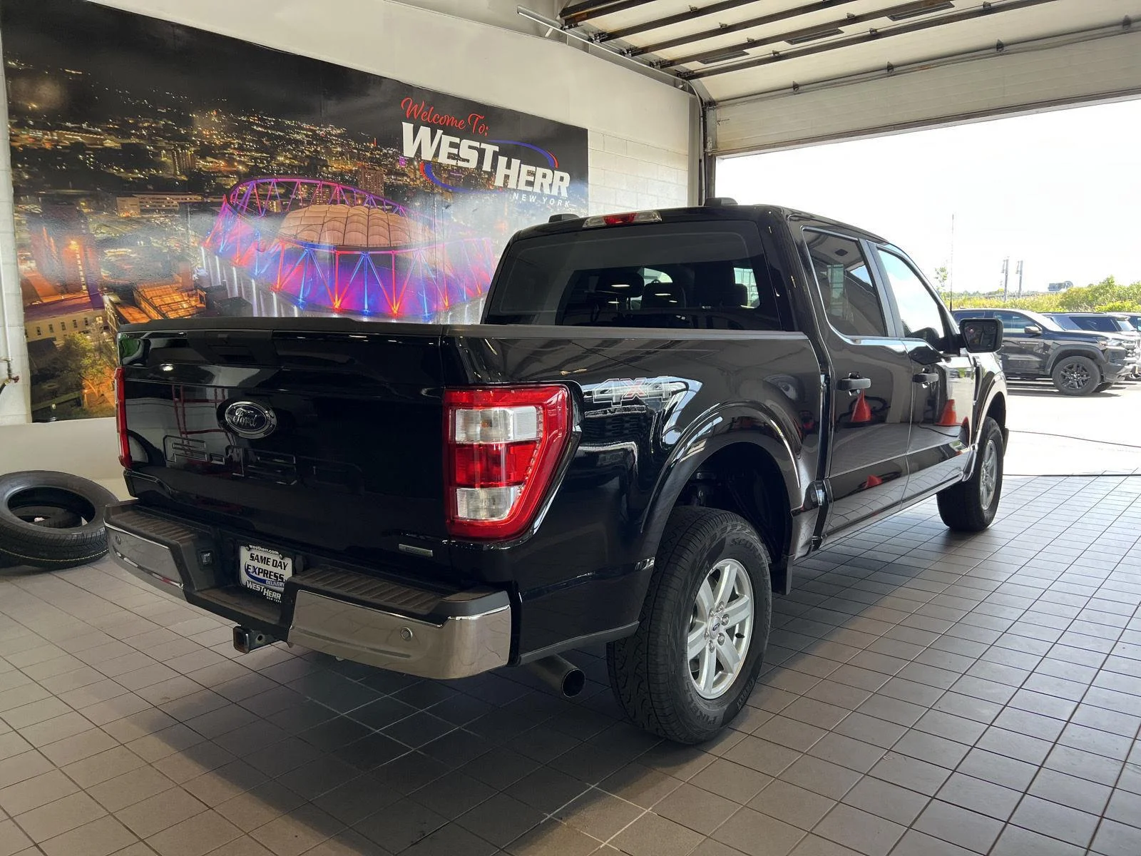 Used 2023  Ford XL image 10