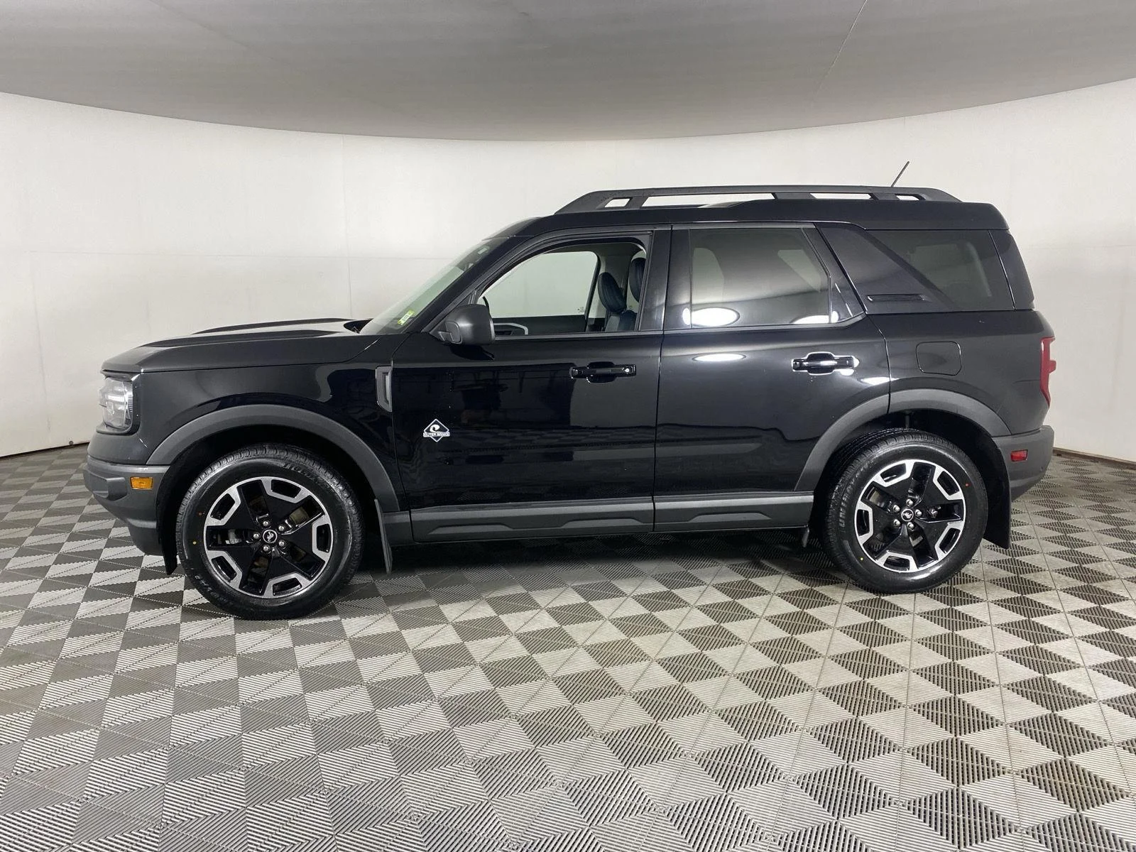 Used 2023 Shadow Black Ford Outer Banks image 7