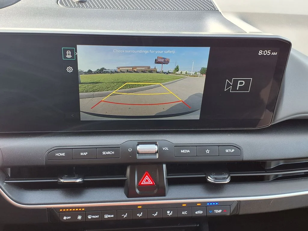Used 2025 White Kia LXS image 37