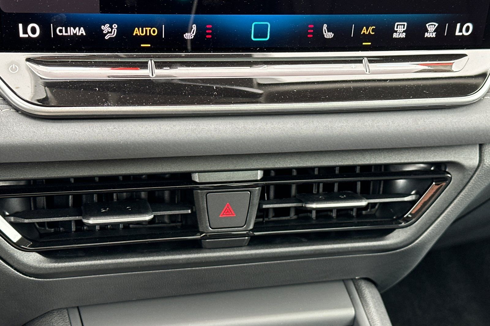 New 2026 Deep Black Pearl Volkswagen 2.0T SE image 20
