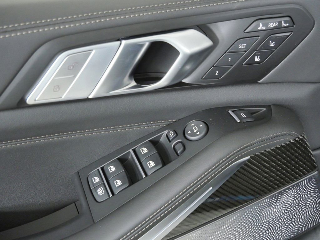 New 2027 Mineral White Metallic BMW M60i image 39