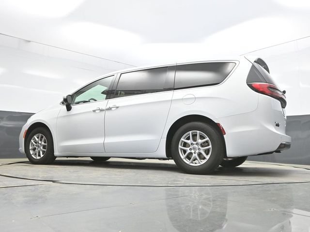 Used 2023 White Chrysler Touring L image 27