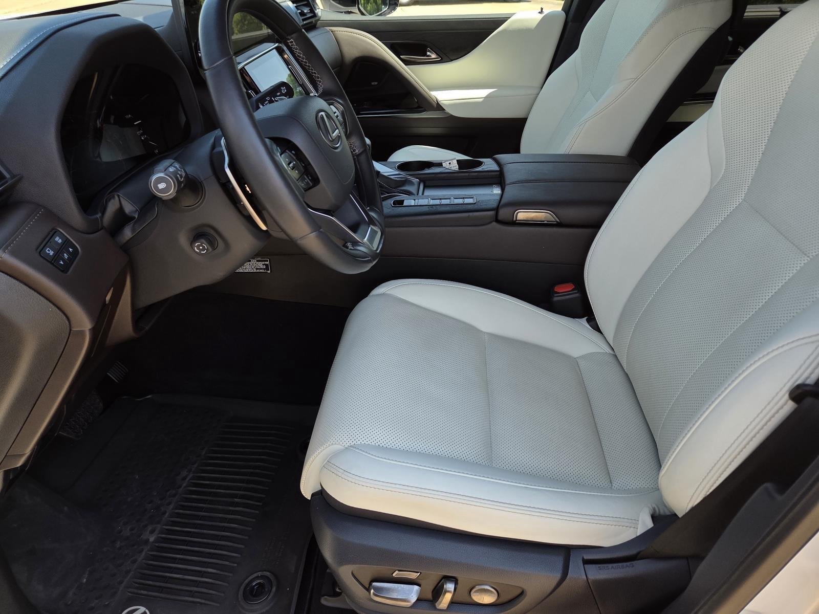 Used 2023 Eminent White Pearl Lexus LX 600 Luxury image 34
