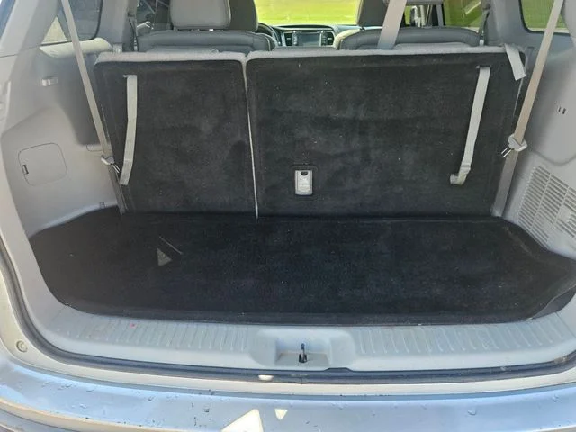 Used 2019 Silver Toyota XLE image 22