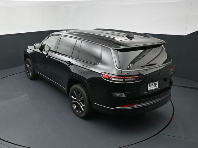 New 2026 Diamond Black Crystal Pearl-Coat Exterior Paint Jeep Limited image 16