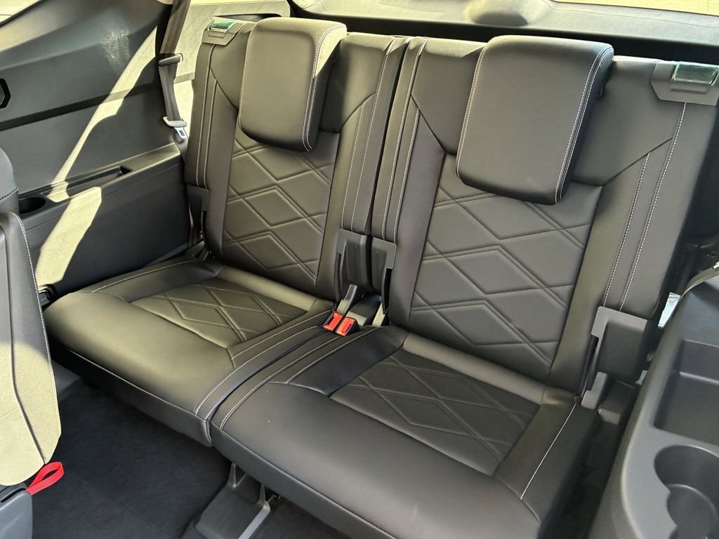 New 2026 Black Volkswagen 2.0T SE w/Technology image 29