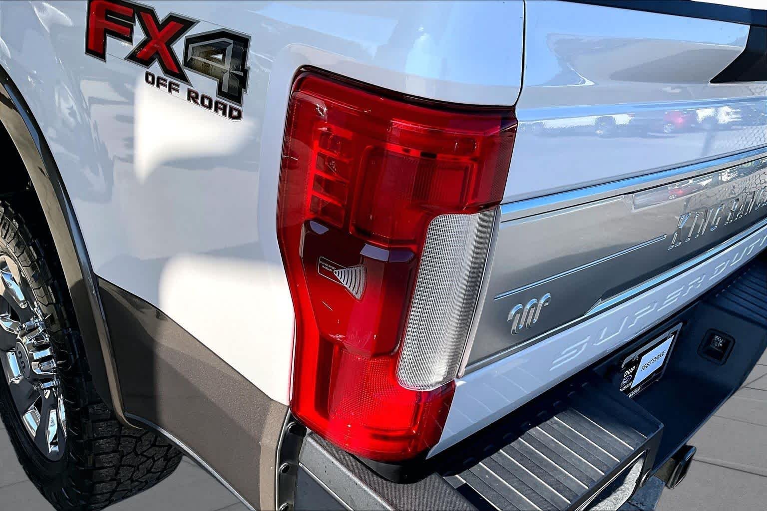 Used 2017 White Platinum Metallic Tri-Coat/Caribou Ford King Ranch image 27