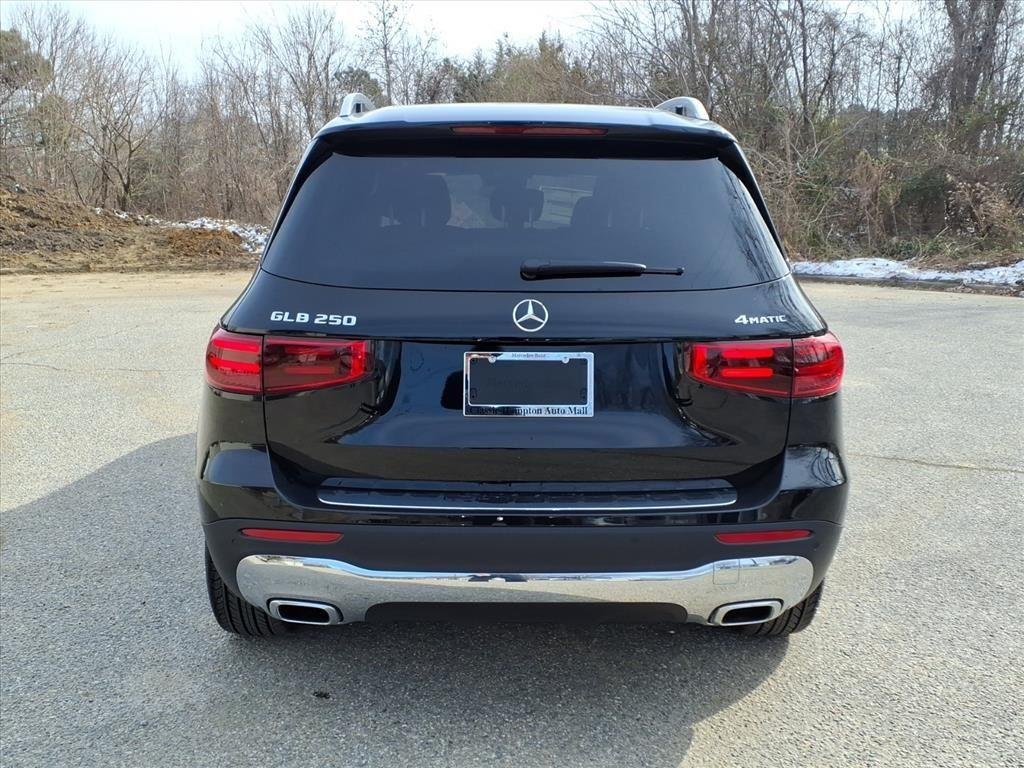 New 2026 BLACK Mercedes-Benz GLB 250 image 8