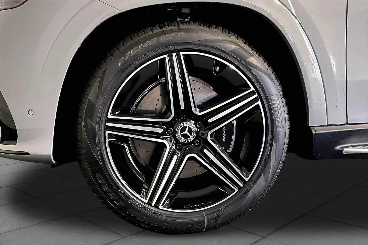 New 2026 MANUFAKTUR Alpine Grey Mercedes-Benz GLE 580 image 17