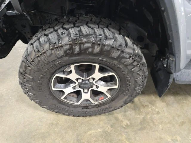 Used 2020 Silver Jeep Unlimited Rubicon image 11