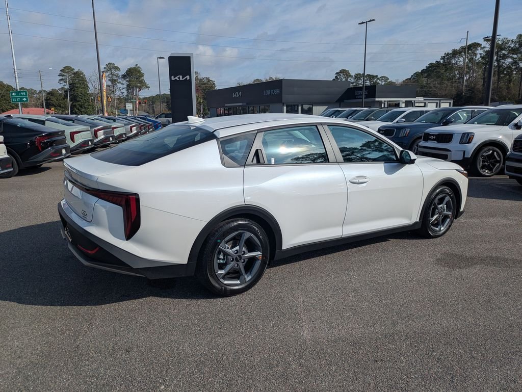 New 2026 Snow White Pearl Kia LXS image 4