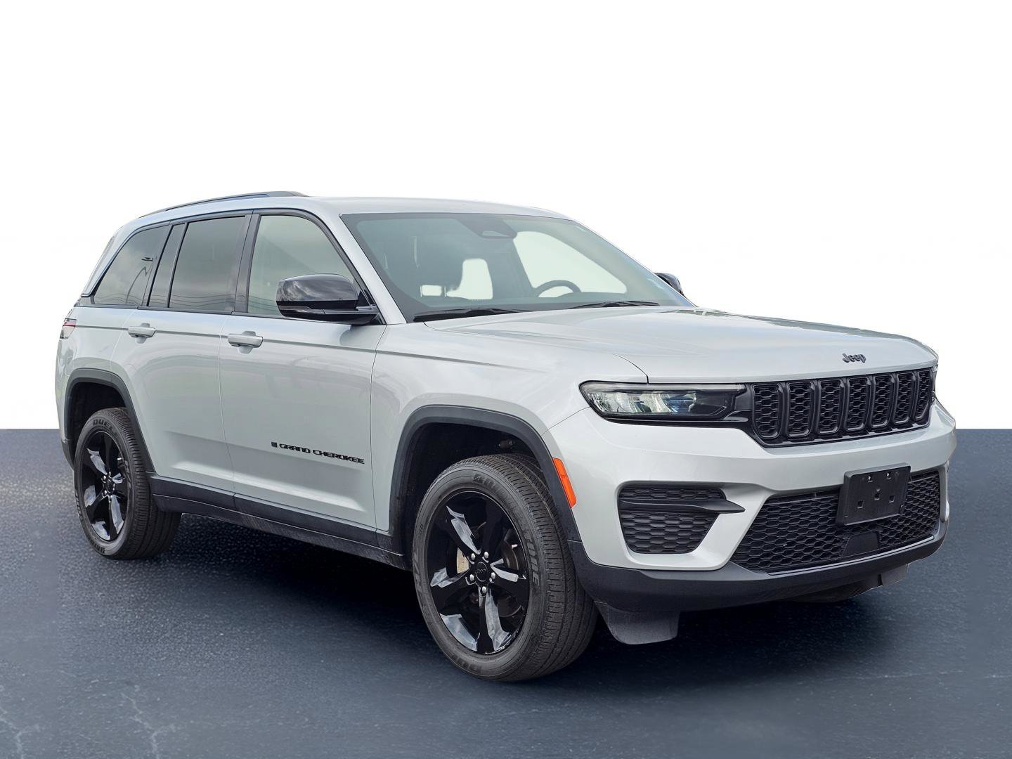 Used 2023 Silver Zynith Jeep Altitude image 5