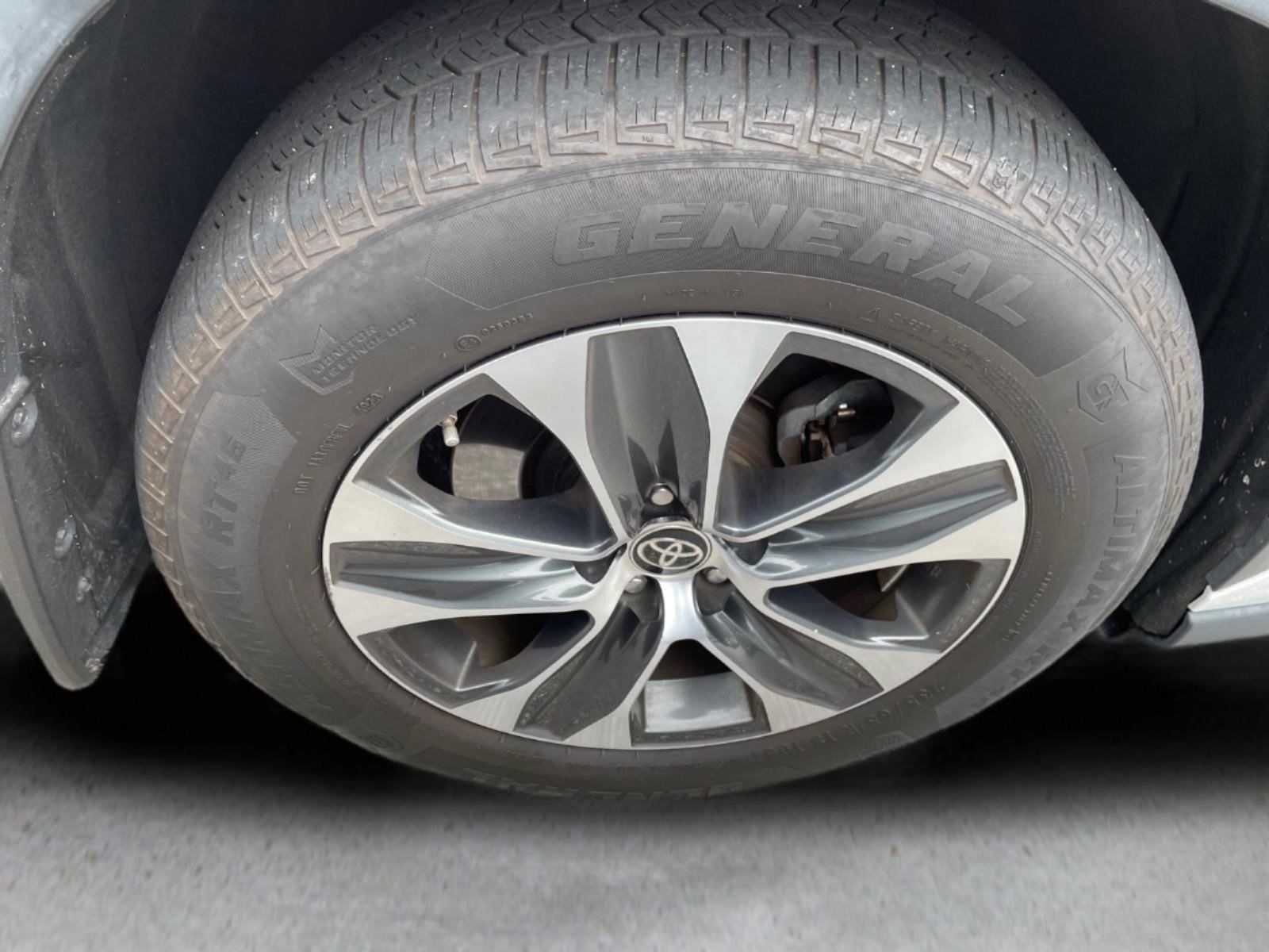 Used 2021 Blizzard Pearl Toyota XLE image 15