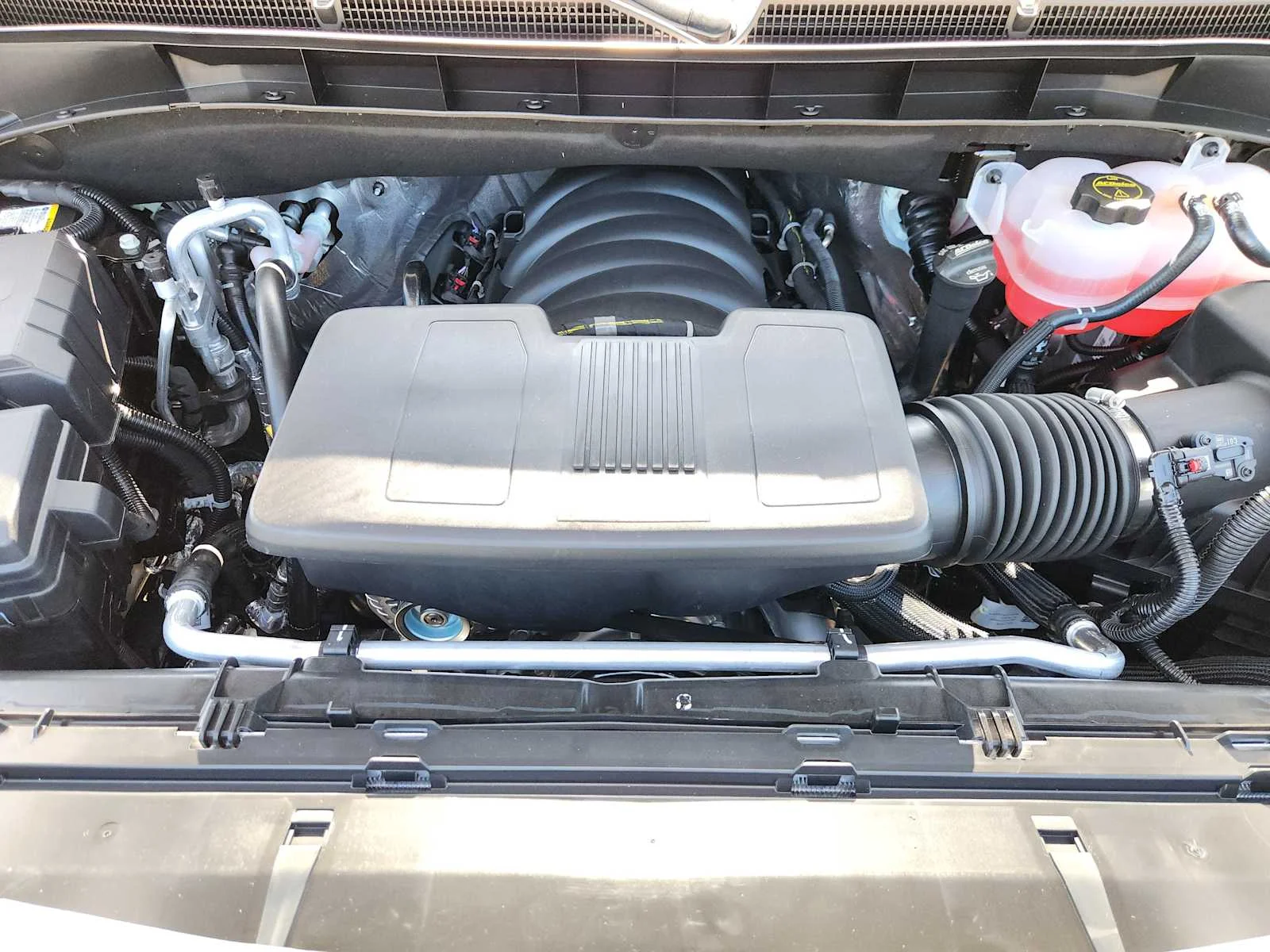 New 2026 Vibrant White Tricoat Cadillac Platinum Sport image 22