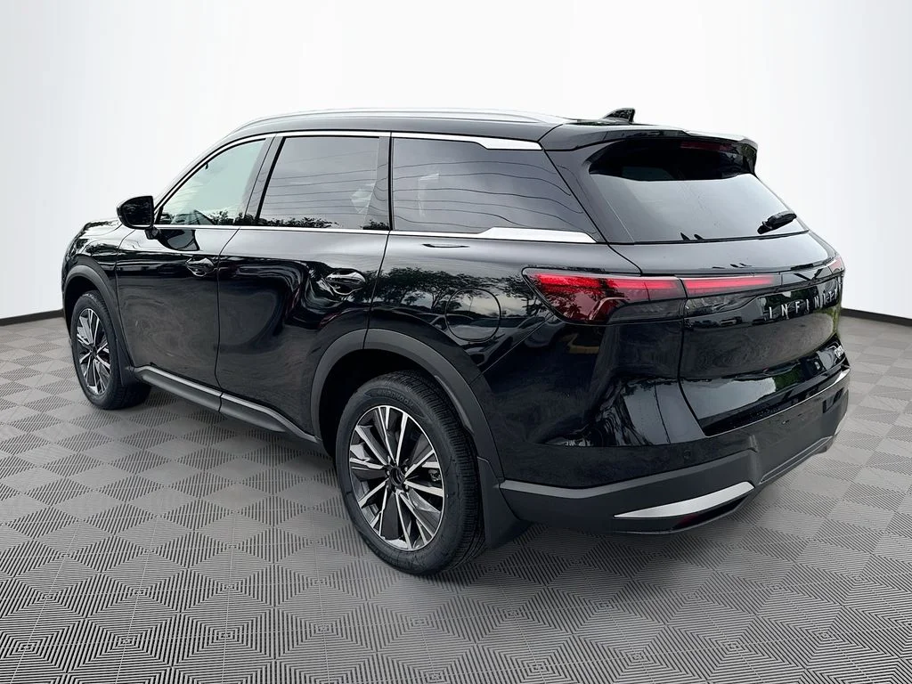New 2027 MINERAL BLACK INFINITI Luxe FWD image 7