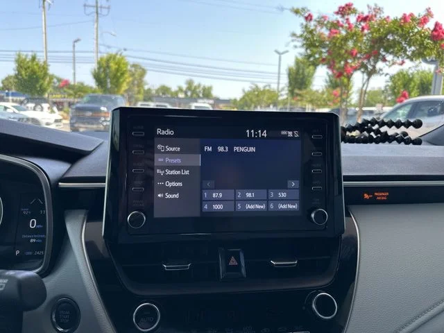 Used 2019 White Toyota SE image 17