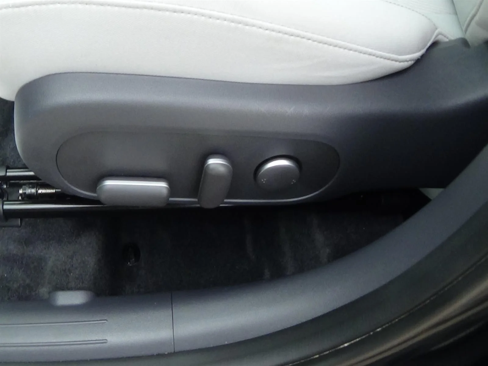 Used 2025 Abyss Black Pearl (a2b) Hyundai SEL image 15