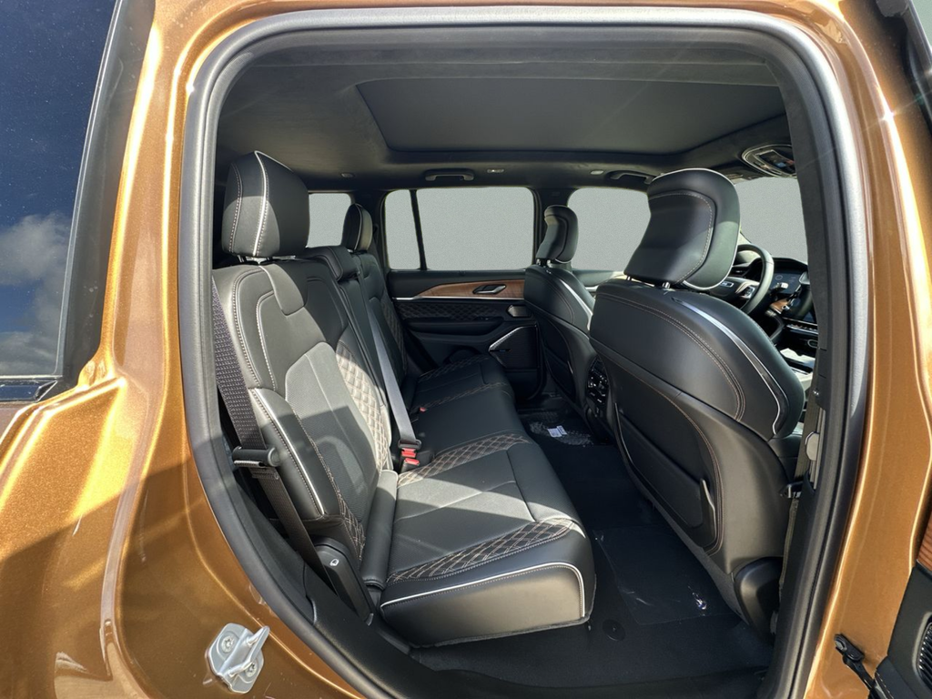 New 2026 Copper Shino Metallic Clear-Coat Exterior Paint Jeep Summit image 36