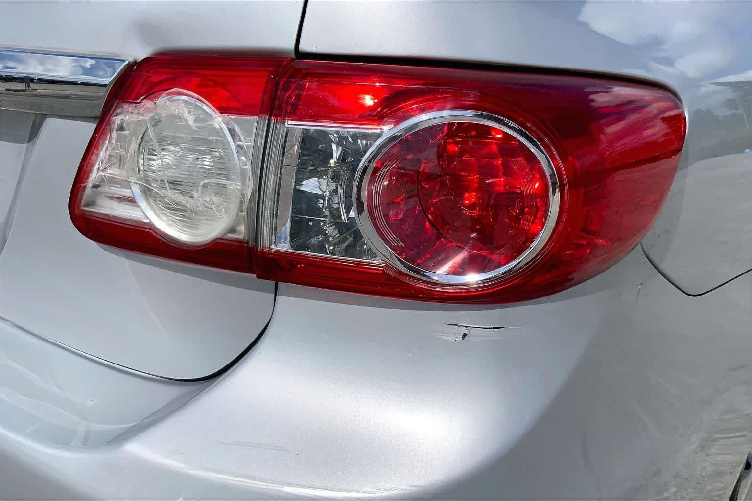 Used 2013 Classic Silver Metallic Toyota L image 29