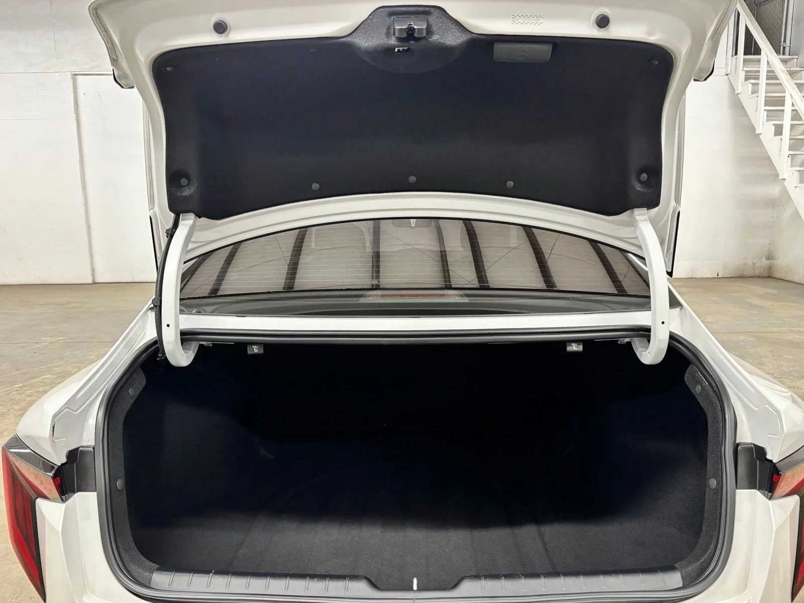 Used 2025 White Kia LXS image 24