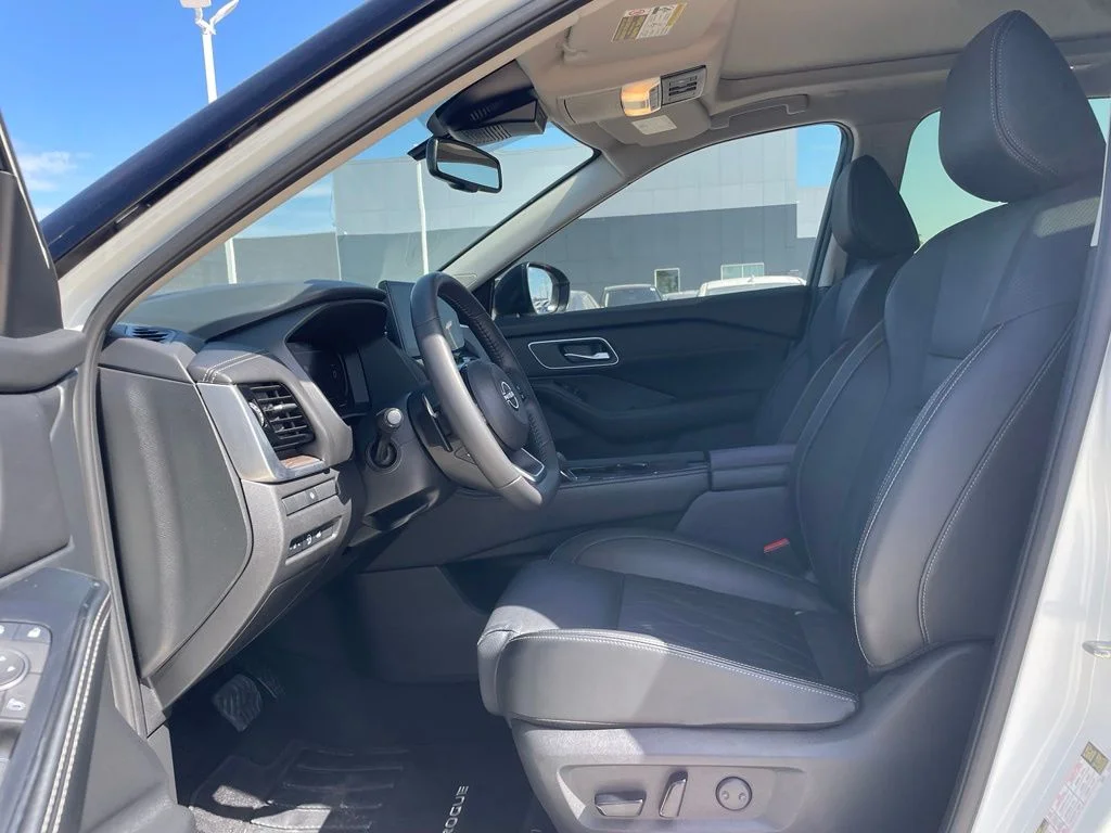 Used 2024 White Nissan Platinum image 20