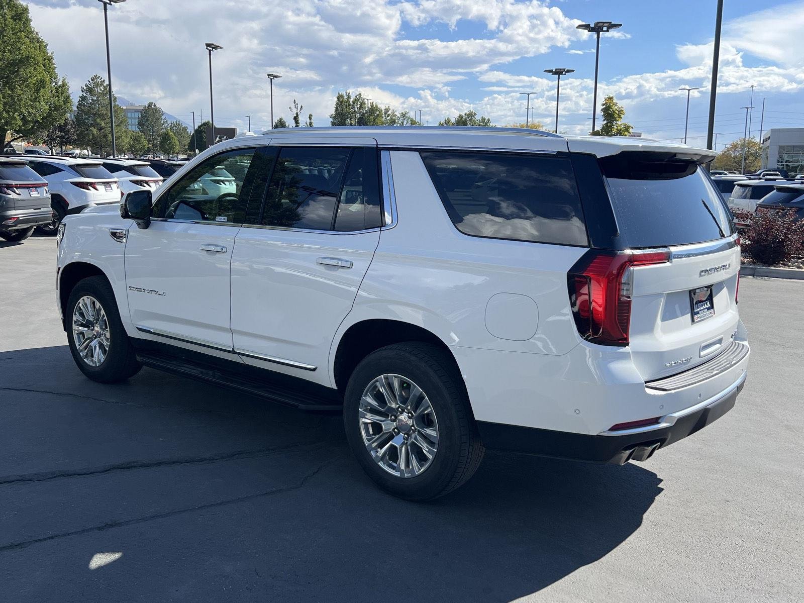 2025 GMC Yukon Denali - Photo 17