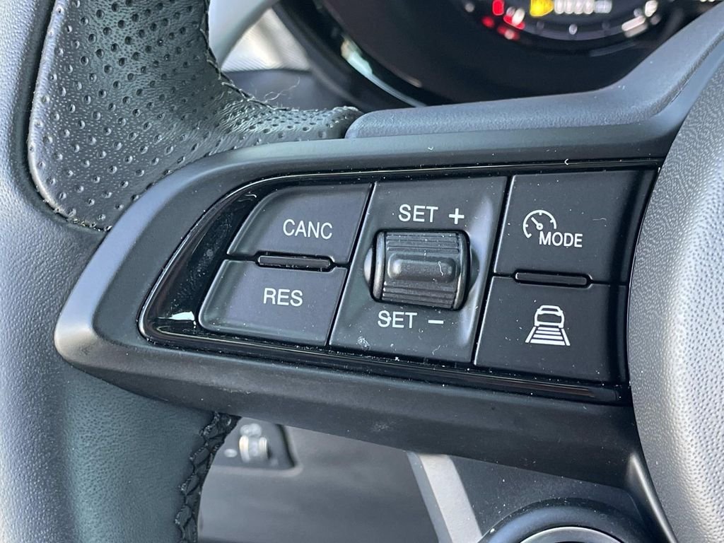 Used 2025 White Alfa Romeo  image 9