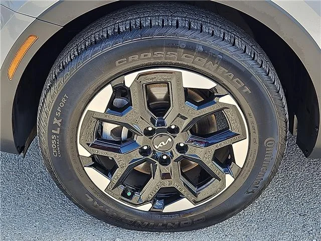 Used 2025 Wolf Gray KIA S Front-Wheel Drive image 7