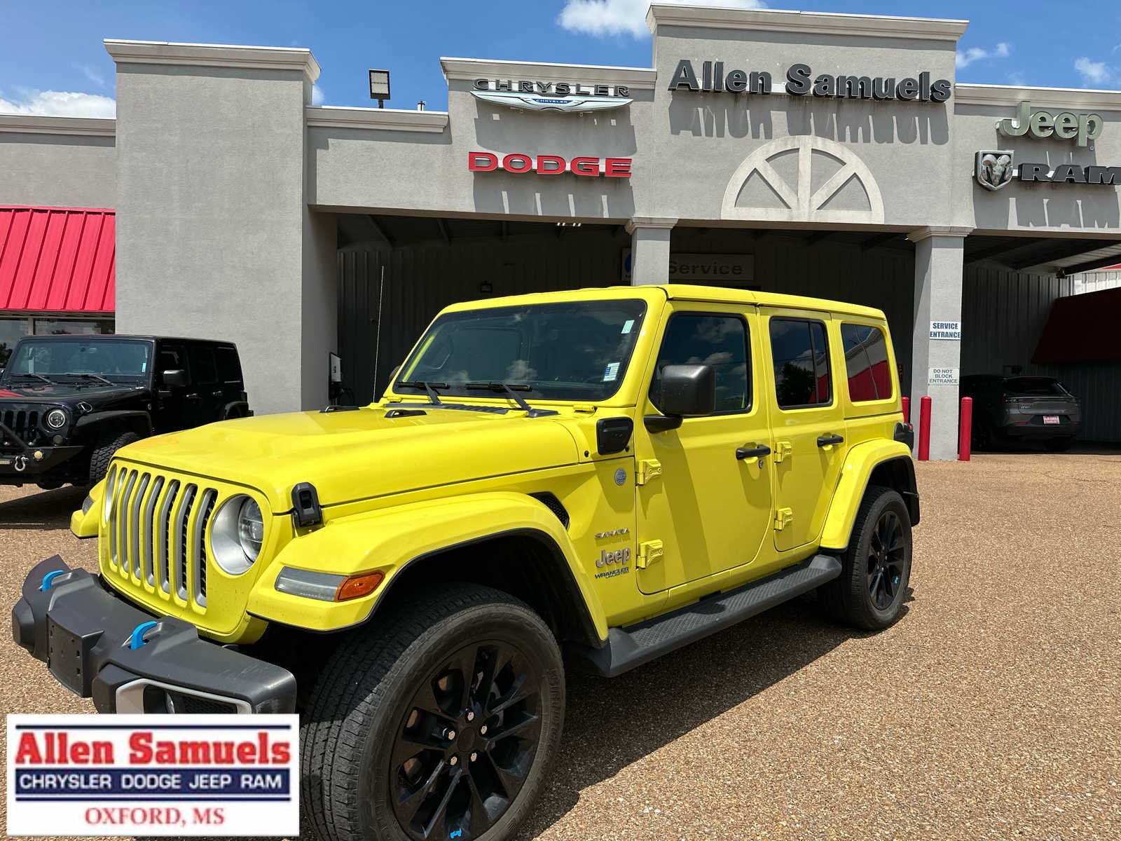 Used 2022 High Velocity Clearcoat Jeep Unlimited Sahara image 7